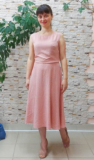 Платье Цвет: Розовый
Год: 2021
Страна: Россия
Состав Штапель,вискоза 100 %, платье с отрезной талией на резинке