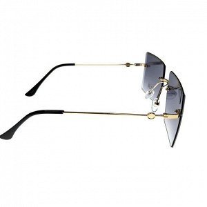 Женские очки оверсайз Utto с матовой окантовкой на линзах с прозрачно-синими линзами.