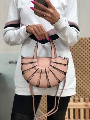 Элегантная сумочка Sanremo с ремнем через плечо из матовой эко-кожи пудрового цвета.