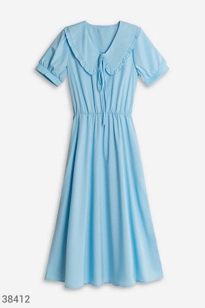 Голубое платье с акцентным поясом