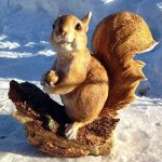 Скульптура-фигура для сада из полистоуна &quot;Белка на ветке с о