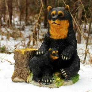 Скульптура-фигура кашпо для сада из полистоуна "Медведь с ме