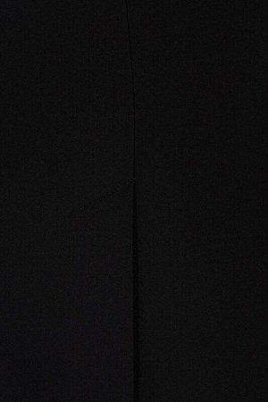 Brava Юбка Ткань: анжелика (костюмная ткань); Состав: 95% полиэстер, 5% эластан; Сезон: Весна, Лето; Цвет: чёрный; Год: 2021; Страна: Россия
Классическая юбка-карандаш с необычным оформлением передней