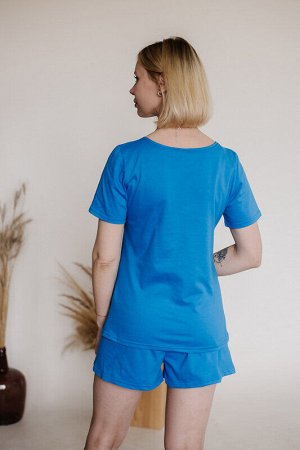 Пижама Ткань: Пике (95% хлопок, 5% лайкра)
Цвет: Голубой
Год: 2021
Страна: Россия
Женская пижама: шорты с принтом, пояс на резинке, и футболка в коротким рукавом.
42 размер: длина по спинке – 61 см, д