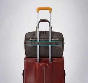 Scarlet Большая многофункциональная элегантная деловая мужская сумка с очень вместительным отделением из натуральной кожи. С элегантной отстрочкой в стиле 'Ретро'. Впереди объемный карман с клапаном и