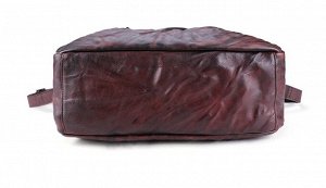 Saaryn Большая многофункциональная  мужская сумка из натуральной с эффектом мятой кожи для спорта и отдыха с очень вместительными отделениями закрывающимися на молнию. Плотное дно. Внутри помещаются н