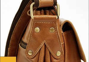 Bayar Многофункциональная мужская сумка из натуральной кожи с элегантной отстрочкой и вместительным отделением закрытым на молнию. Впереди объемный карман с клапаном и планкой. Имеется несколько отдел