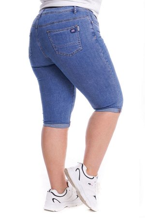 Капри-5098 Материал: Джинсовая ткань;   Фасон: Капри; Параметры модели: Рост 173 см, Размер 54
Капри джинсовые с отворотом синие
Длина изделия 50 размера по спинке - 70 см. В каждом следующем размере 