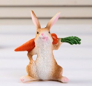 Сувенир полистоун "Заяц с морковкой" 8,3х8,5х3,5 см