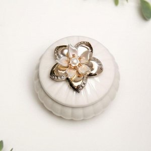 Сувенир керамика "Лилия на белом" 5х7х7 см