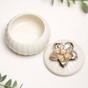 Сувенир керамика "Лилия на белом" 5х7х7 см
