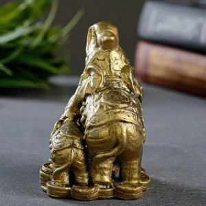 Статуэтка "Слон  со слоненком на деньгах" состаренное золото, 7см