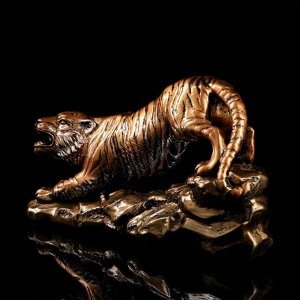 Сувенир "Тигр рычащий", символ года 2022, золотистый, 34х12х18 см, микс