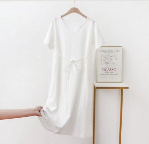 Женское платье с поясом, цвет белый
