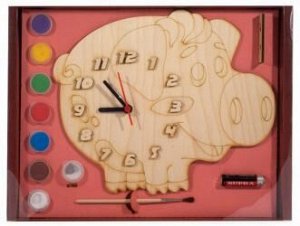 Часы деревянные под роспись Поросенок с красками (8029)