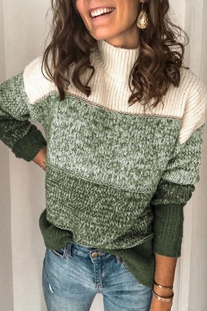 Зелено-белый полосатый вязаный свитер