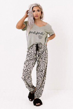 Серый комплект для отдыха: футболка с принтом сердечко и надписью: MAMA + штаны с леопардовым принтом