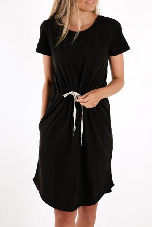 Черное платье футболка с нагрудным кармашком и эластичным поясом на шнуровке