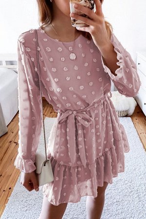 Розовое платье в горошек с длинными рукавами и поясом