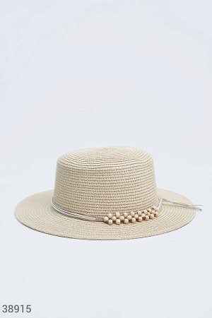 Соломенная шляпа с декором