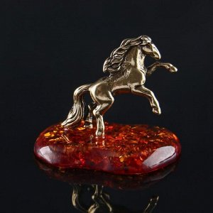 Сувенир "Конь", латунь, янтарная смола, 3,0х0,8х3,7 см