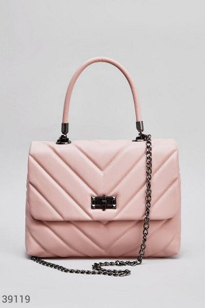 Розовая сумка в деловом стиле