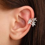 Серьга &quot;Каффа&quot; три цветка, цвет белый в серебре