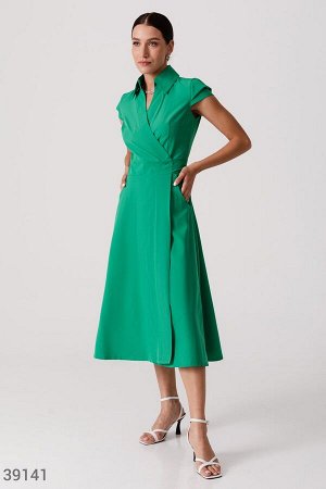 Женственное зеленое платье