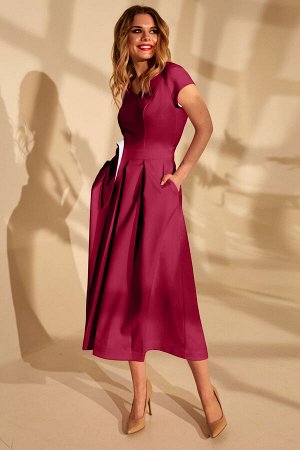 Платье Платье Golden Valley 4666 красный 
Состав: ПЭ-96%; Спандекс-4%;
Сезон: Лето
Рост: 170

Платье без воротника, с V-образным вырезом горловины, застежкой на потайную молнию в среднем шве спинки. 