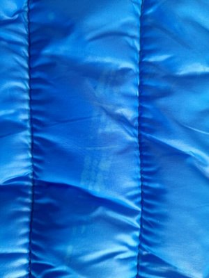Куртка Цвет голубой
Вся куртка в выбеленных пятнах
ОГ - 114 см