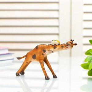 Сувенир полистоун миниатюра "Жираф с птичками на шее" 9,5х4,5х17 см