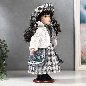 Кукла коллекционная керамика "Брюнетка с кудрями, в сером наряде в клетку" 30 см