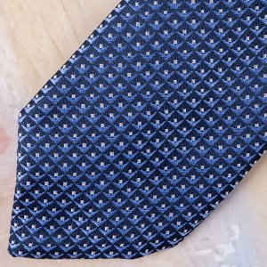 Галстук Цвет: голубой. Комплектация: галстук. Состав: микрофибра-100%. Бренд: Svyatnyh. Длина, см: 35. Ширина, см: 6. Фактура: узор.