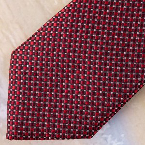 Галстук Цвет: красный. Комплектация: галстук. Состав: микрофибра-100%. Бренд: Svyatnyh. Длина, см: 35. Ширина, см: 5. Фактура: узор.