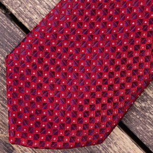 Галстук Цвет: бордовый. Комплектация: галстук. Состав: микрофибра-100%. Бренд: Svyatnyh. Длина, см: 35. Ширина, см: 5. Фактура: узор.