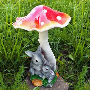 Скульптура-фигура для сада из полистоуна "Мухомор с зайцами" 16х18х28см (Россия)