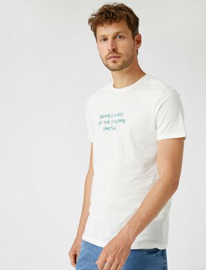 футболка Материал: %100 Хлопок Параметры модели: рост: 189 cm, грудь: 96, талия: 74, бедра: 0 Надет размер: M