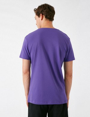 футболка Материал: %100 Хлопок Параметры модели: рост: 188 cm, грудь: 93, талия: 81, бедра: 93 Надет размер: L
