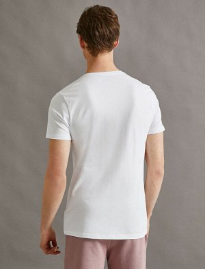 футболка Материал: %96 Хлопок, %4 эластан Параметры модели: рост: 188 cm, грудь: 94, талия: 77, бедра: 0 Надет размер: M