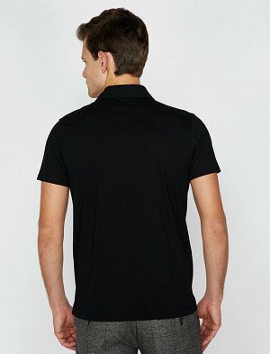футболка Материал: %100 Хлопок Параметры модели: рост: 186 cm, грудь: 98, талия: 80, бедра: 95 Надет размер: M