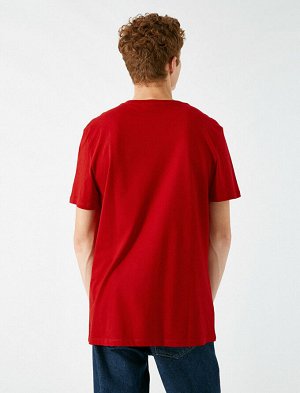 футболка Материал: %100 Хлопок Параметры модели: рост: 186 cm, грудь: 91, талия: 75, бедра: 94 Надет размер: M