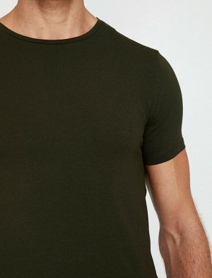 футболка Материал: %95 Хлопок, %5 эластан Параметры модели: рост: 188 cm, грудь: 99, талия: 85, бедра: 100 Надет размер: M
