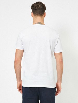 футболка Материал: %100 Хлопок Параметры модели: рост: 189 cm, грудь: 99, талия: 75, бедра: 94 Надет размер: M