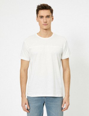 футболка Материал: %100 Хлопок Параметры модели: рост: 185 cm, грудь: 98, талия: 74, бедра: 95 Надет размер: L