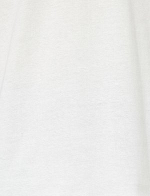 футболка Материал: %100 Хлопок Параметры модели: рост: 185 cm, грудь: 98, талия: 74, бедра: 95 Надет размер: L