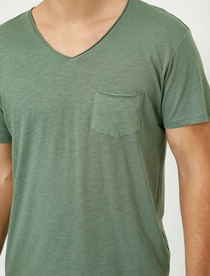 футболка Материал: %100 Хлопок Параметры модели: рост: 187 cm, грудь: 99, талия: 75, бедра: 94 Надет размер: S