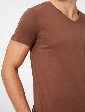футболка Материал: %70 Полиэстер, %30 Хлопок Параметры модели: рост: 190 cm, грудь: 80, талия: 98, бедра: 98 Надет размер: M