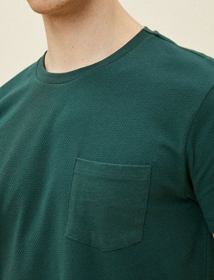 футболка Материал: %100 Хлопок Параметры модели: рост: 188 cm, грудь: 94, талия: 77, бедра: 0 Надет размер: M