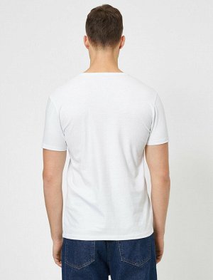 футболка Материал: %95 Хлопок, %5 эластан Параметры модели: рост: 188 cm, грудь: 99, талия: 75, бедра: 95 Надет размер: L