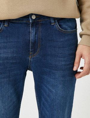 джинсы Материал: Параметры модели: рост: 189 cm, грудь: 99, талия: 75, бедра: 99 Надет размер: 32/34